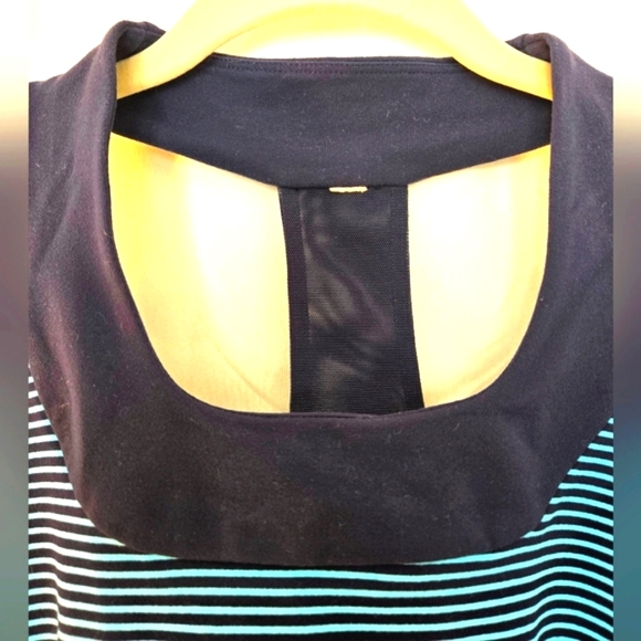 ( lululemon ) Athletic Scoop Neck Tank Top with Shelf Bra - Picture 5 of 8